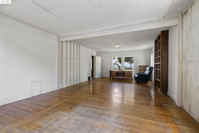 1001 Cragmont Ave, Berkeley CA: https://media.crmls.org/mediaz/41a5463b-b579-49d9-8109-727a3d60f975.jpg