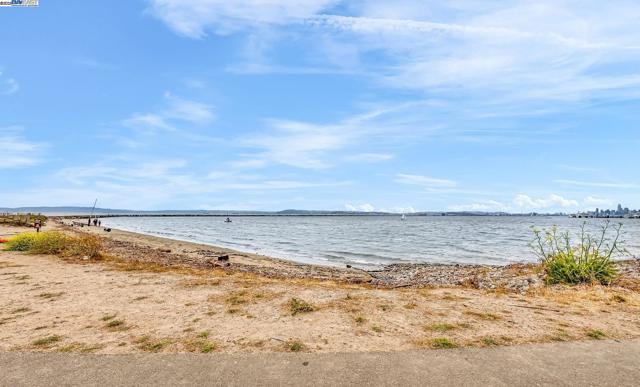 1811 3rd St, Alameda CA: https://media.crmls.org/mediaz/41a58c9b-2e18-4604-ab0c-3950f3cc80db.jpg