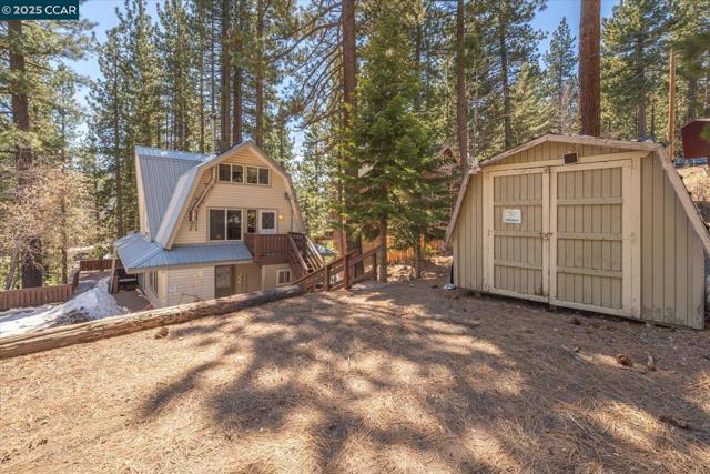 12255 Sierra Dr, Truckee CA: https://media.crmls.org/mediaz/41a5b1e4-1212-4936-995f-e553a13d4991.jpg