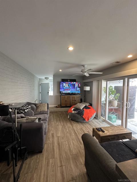 1943 45 Coast Blvd, Del Mar CA: https://media.crmls.org/mediaz/41a6aafc-f9f4-4349-bbd3-68fee8781764.jpg