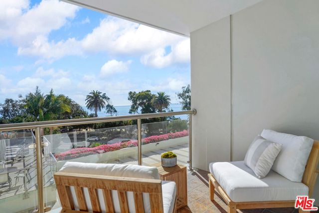 201 OCEAN Avenue, Santa Monica CA: https://media.crmls.org/mediaz/41a70da4-a3bf-4702-8203-19a8989c4be4.jpg