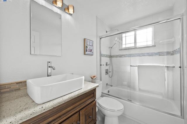 5706 Willkie Pl, Fremont CA: https://media.crmls.org/mediaz/41a79972-ef26-45d3-b557-f88c99cc3d19.jpg