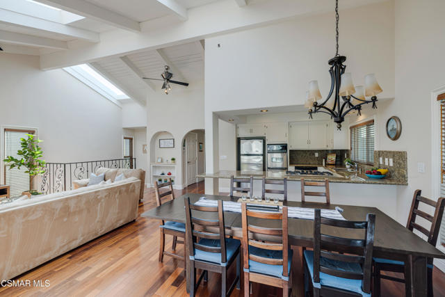 108 Pasadena Avenue, Oxnard CA: https://media.crmls.org/mediaz/41a7edba-521a-45fc-a6a8-03d90e2c0976.jpg