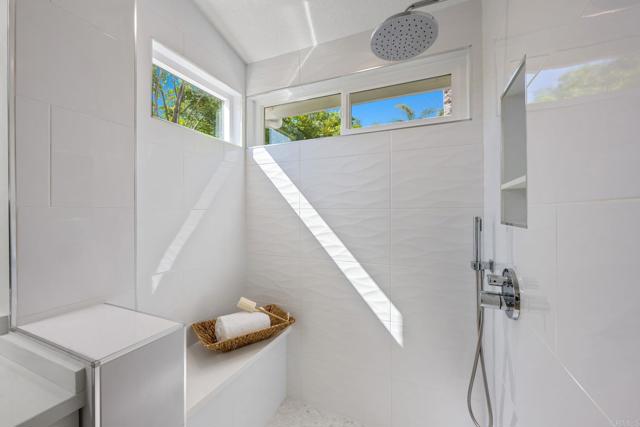 1421 Corte Clasica, San Marcos CA: https://media.crmls.org/mediaz/41a8238e-a06e-446c-9daf-804d702e0d41.jpg