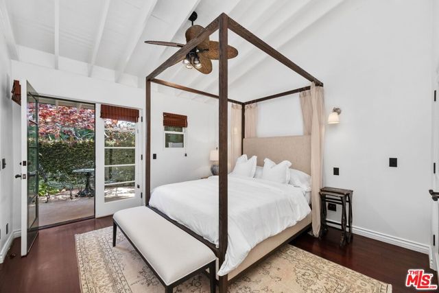 26799 Pacific Coast Highway, Malibu CA: https://media.crmls.org/mediaz/41a842b2-a03e-4e83-85bf-4ae8497b15dd.jpg