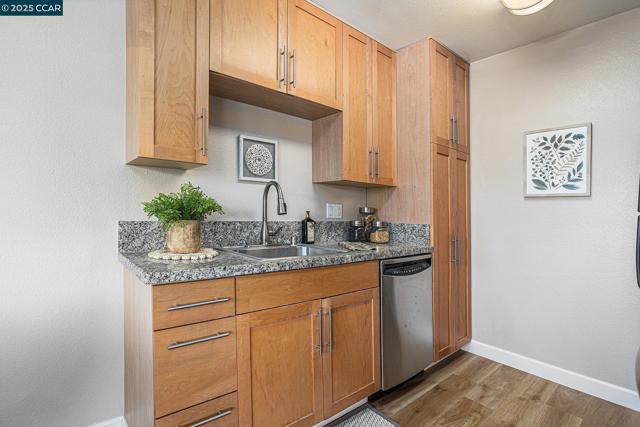 205 Masters Ct, Walnut Creek CA: https://media.crmls.org/mediaz/41a85f6a-55a2-4128-b6d4-593d3bd98c3b.jpg