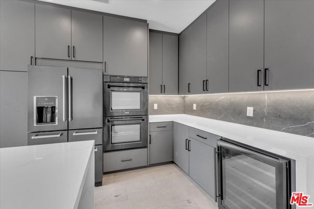 5456 Hazeltine Avenue, Sherman Oaks CA: https://media.crmls.org/mediaz/41a87c80-b9c0-4c5a-8000-31660da06d43.jpg