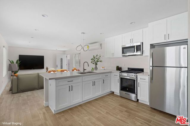 Image 7 of 11 For 9027 Lindley Avenue