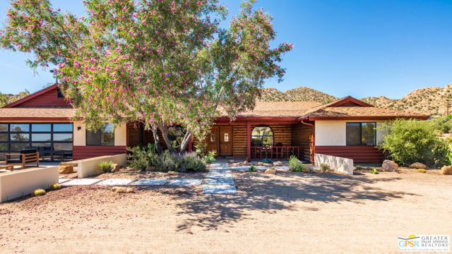 53655 Annie Oakley Road, Pioneertown CA: https://media.crmls.org/mediaz/41a999cc-691b-4558-98db-cd45bb04f9f7.jpg