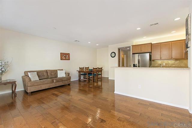 10653 Golden Willow, San Diego CA: https://media.crmls.org/mediaz/41a9b853-7033-4c4f-98ed-2739be065ac8.jpg