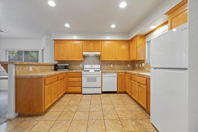 33 Edgewood Way, Santa Cruz CA: https://media.crmls.org/mediaz/41a9e378-7e5b-44c6-a659-f63a3ce5e458.jpg