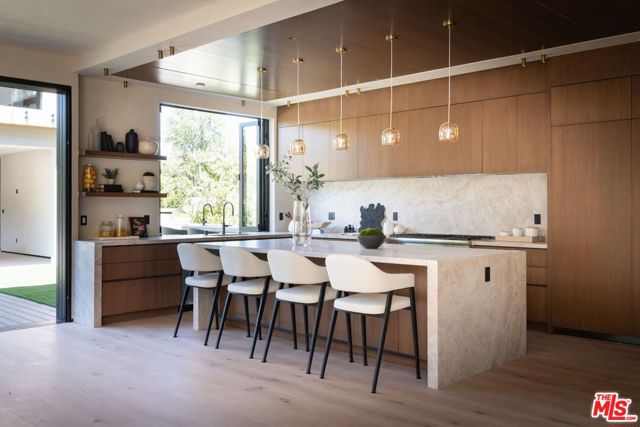 13221 Hesby Street, Sherman Oaks CA: https://media.crmls.org/mediaz/41aa563e-d928-41fe-83a4-d4079acb6153.jpg