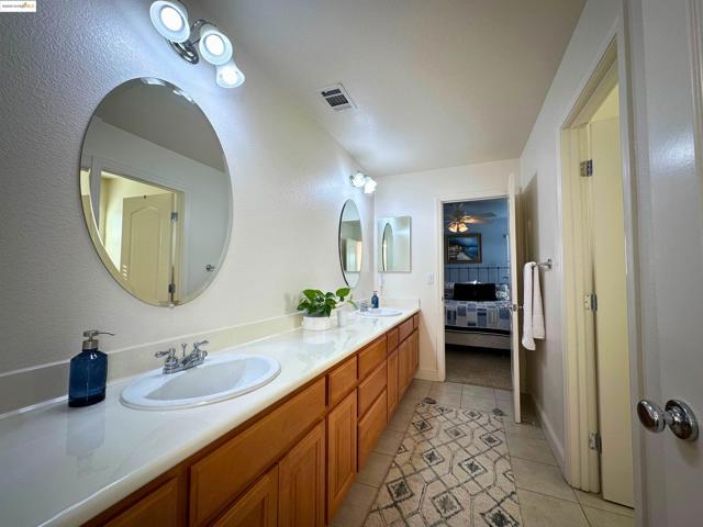 1327 Remington Ct, Tracy CA: https://media.crmls.org/mediaz/41aa86d6-c4e0-47a4-b0d6-38540dafea0e.jpg