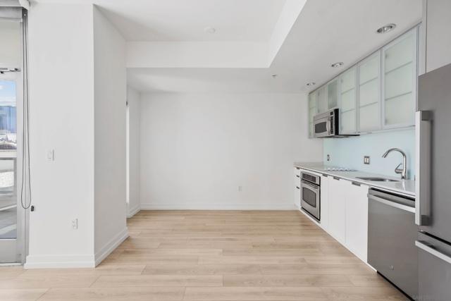 575 6th Ave, San Diego CA: https://media.crmls.org/mediaz/41aba842-5396-4884-a2ee-9b13fdbbe142.jpg
