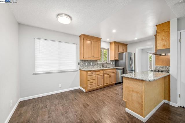 1059 Lakehurst Rd, Livermore CA: https://media.crmls.org/mediaz/41ac8598-d043-4727-bcdd-b8ac508e24da.jpg