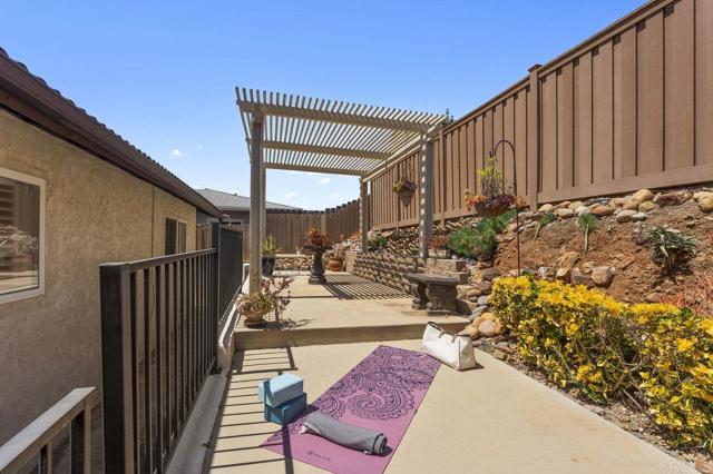 4331 Summit Drive, La Mesa CA: https://media.crmls.org/mediaz/41ac8719-30c1-4886-812c-4d1801449113.jpg