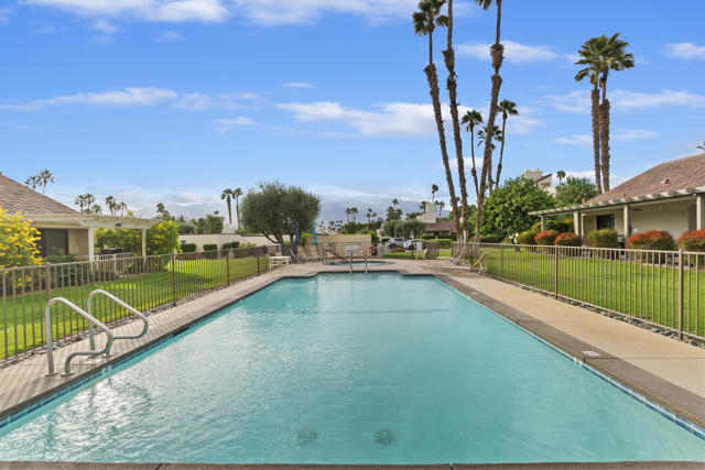 425 Forest Hills Drive, Rancho Mirage CA: https://media.crmls.org/mediaz/41ad557f-d796-42a8-aa98-78a383fc0b23.jpg