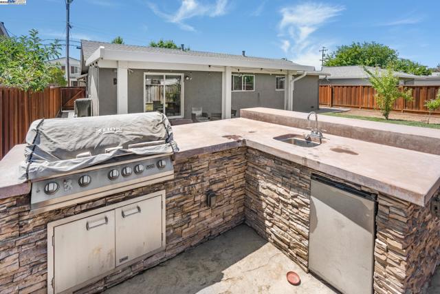 548 Sonoma Ave, Livermore CA: https://media.crmls.org/mediaz/41ad695f-cb11-4ece-b253-ea9354e3619c.jpg