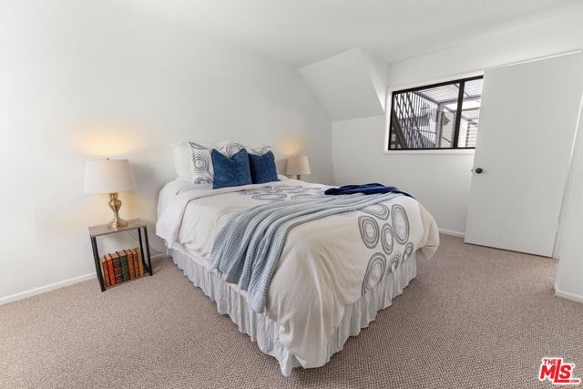 1119 23rd Street, Santa Monica CA: https://media.crmls.org/mediaz/41ad6f92-4cdf-4e02-bde9-0338672bbab5.jpg