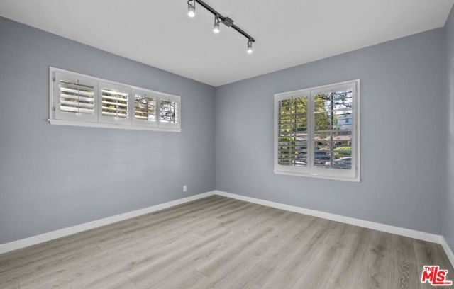 6114 Buffalo Avenue photo 10