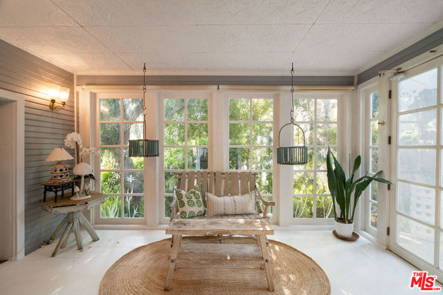 2020 Coldwater Canyon Drive, Beverly Hills CA: https://media.crmls.org/mediaz/41af2a50-2958-43d2-8f5f-a21668121d81.jpg