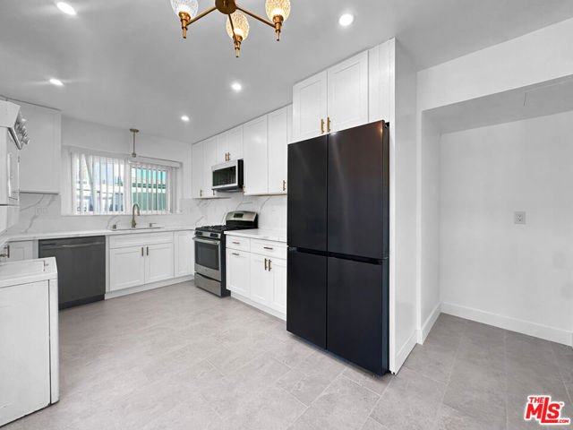 804 E Kelso Street, Inglewood CA: https://media.crmls.org/mediaz/41af9184-f709-47bf-88a5-8a245279ae23.jpg