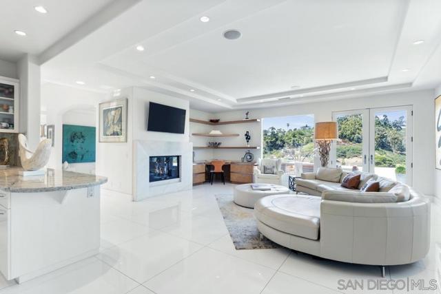 6617 Muirlands Dr, La Jolla CA: https://media.crmls.org/mediaz/41afbe39-8c8b-436f-ab55-78bc61c6a25e.jpg