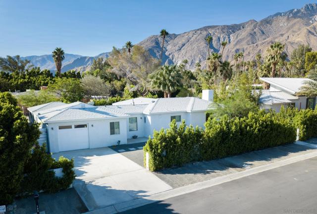 133 W San Carlos Road, Palm Springs CA: https://media.crmls.org/mediaz/41b049ab-11e7-450d-aaf0-ee3e5ac1d7d2.jpg