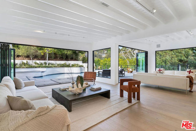 2600 Zorada Drive, Los Angeles CA: https://media.crmls.org/mediaz/41b05ca4-900d-4f5f-b2d8-350d6110f715.jpg