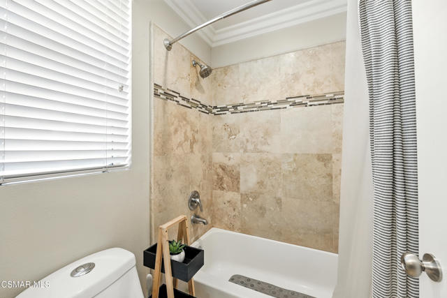 6224 Tangelo Place, Simi Valley CA: https://media.crmls.org/mediaz/41b08c15-cd9a-4bf5-88cd-b9c6306a09d6.jpg