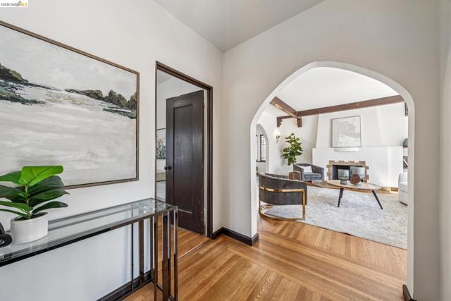 21 Portsmouth Road, Piedmont CA: https://media.crmls.org/mediaz/41b0fe65-742d-42ec-9781-e83abe403313.jpg