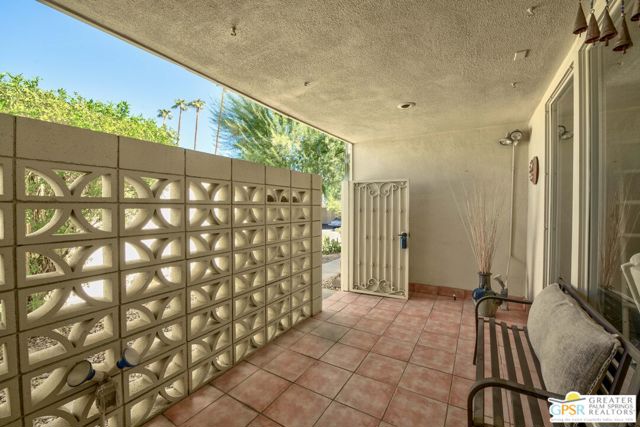 1859 Sandcliff Road, Palm Springs CA: https://media.crmls.org/mediaz/41b189ad-cc83-4aa2-b7e1-7d0710f28f5e.jpg
