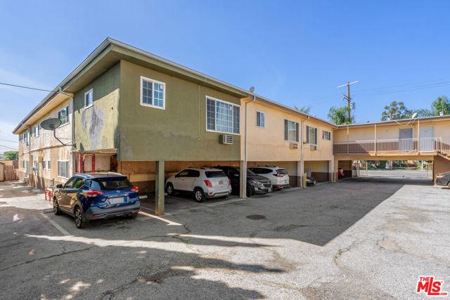 7442 Vineland Avenue, Sun Valley CA: https://media.crmls.org/mediaz/41b1fe86-510b-413e-bf12-770d4fa9a969.jpg