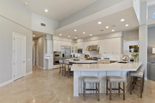 48644 Vista Palomino, La Quinta CA: https://media.crmls.org/mediaz/41b20eca-857d-4fc9-aa1d-b59f59cf570b.jpg