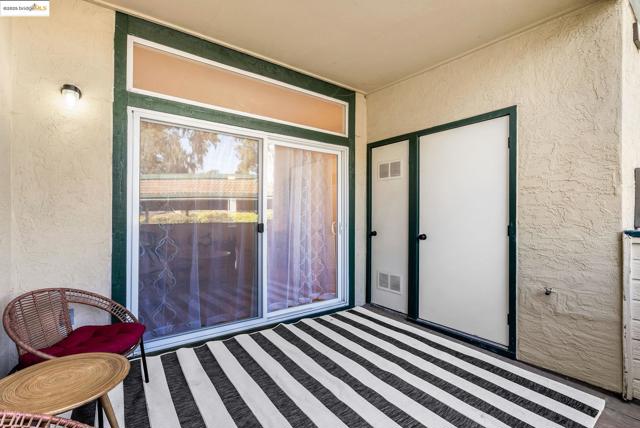 2912 Flint St, Union City CA: https://media.crmls.org/mediaz/41b24990-d8ff-4032-b849-56533ae08204.jpg