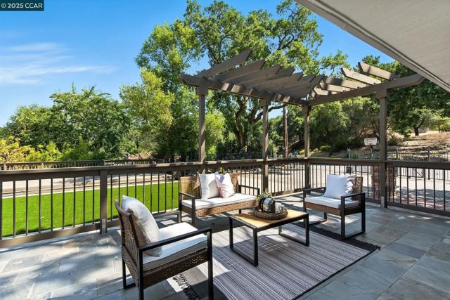 122 Stein Way, Orinda CA: https://media.crmls.org/mediaz/41b24b4a-dd3e-4812-816b-72c435da33fc.jpg