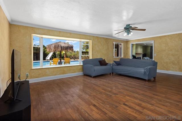1140 Cloverleaf Dr, El Cajon CA: https://media.crmls.org/mediaz/41b28450-10fa-42cf-84d1-39b12d6b39d0.jpg