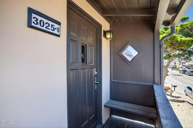 3025 Ocean Drive, Oxnard CA: https://media.crmls.org/mediaz/41b28949-4f11-4291-b534-56f03d80f53d.jpg