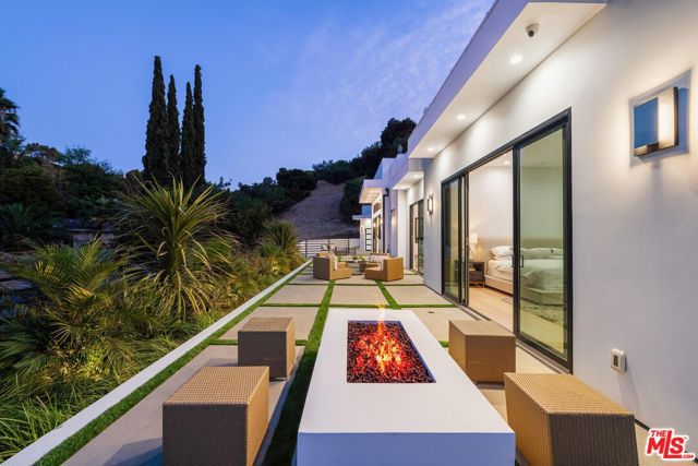 4637 Dunas Lane, Tarzana CA: https://media.crmls.org/mediaz/41b3281b-3765-4548-a131-171ed516b29b.jpg