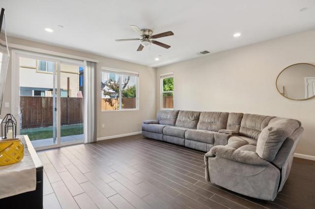 2521 Apricot Way, Gilroy CA: https://media.crmls.org/mediaz/41b41578-d0c2-4e1c-9472-6d3dbe44186d.jpg