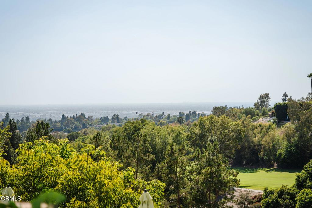 https://media.crmls.org/mediaz/41b4d864-e79e-4a22-943b-93dc4b530e98.jpg?preset=X-Large