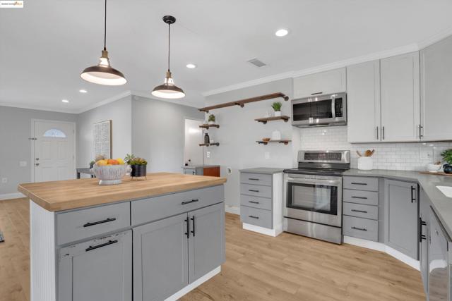 1166 Hibiscus Way, Livermore CA: https://media.crmls.org/mediaz/41b4f481-979c-405a-9818-370f8e74a443.jpg