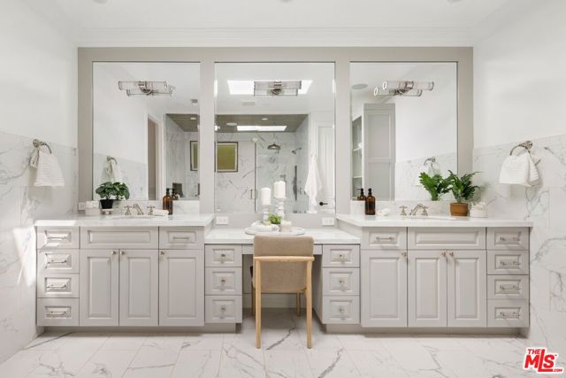 2543 Patricia Avenue, Los Angeles CA: https://media.crmls.org/mediaz/41b52219-5102-4c3c-bf33-a873aecd537a.jpg