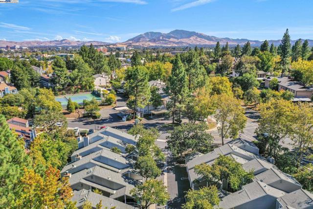 394 Camelback Rd, Pleasant Hill CA: https://media.crmls.org/mediaz/41b5473c-3479-484b-857e-8e01eb901839.jpg