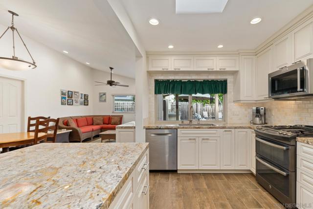 1745 Tamarack Ave, Carlsbad CA: https://media.crmls.org/mediaz/41b54e59-7ce0-4c74-9c9b-1c551652a7c9.jpg