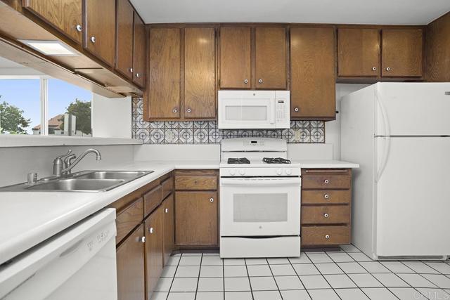 Image 16 of 32 For 921 Fuchsia Lane