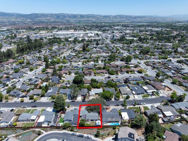 8421 Wayland Lane, Gilroy CA: https://media.crmls.org/mediaz/41b5a23b-8a5c-4253-8895-be4cdd582cd4.jpg