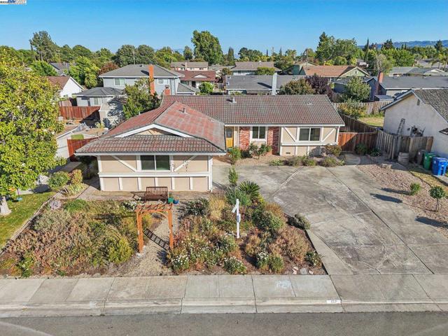 137 Cassandra Pl, San Ramon CA: https://media.crmls.org/mediaz/41b5eb00-ae9e-446a-9b0e-ec3cc2ba7e5f.jpg