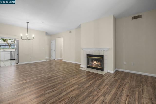 2584 Oak Rd, Walnut Creek CA: https://media.crmls.org/mediaz/41b66535-6afb-4be8-bd66-818249629c76.jpg