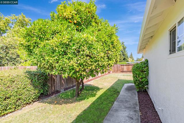 1836 Boxwood Dr, Concord CA: https://media.crmls.org/mediaz/41b6e6a5-5c1d-4d29-9ae2-a4ec2ddb4098.jpg